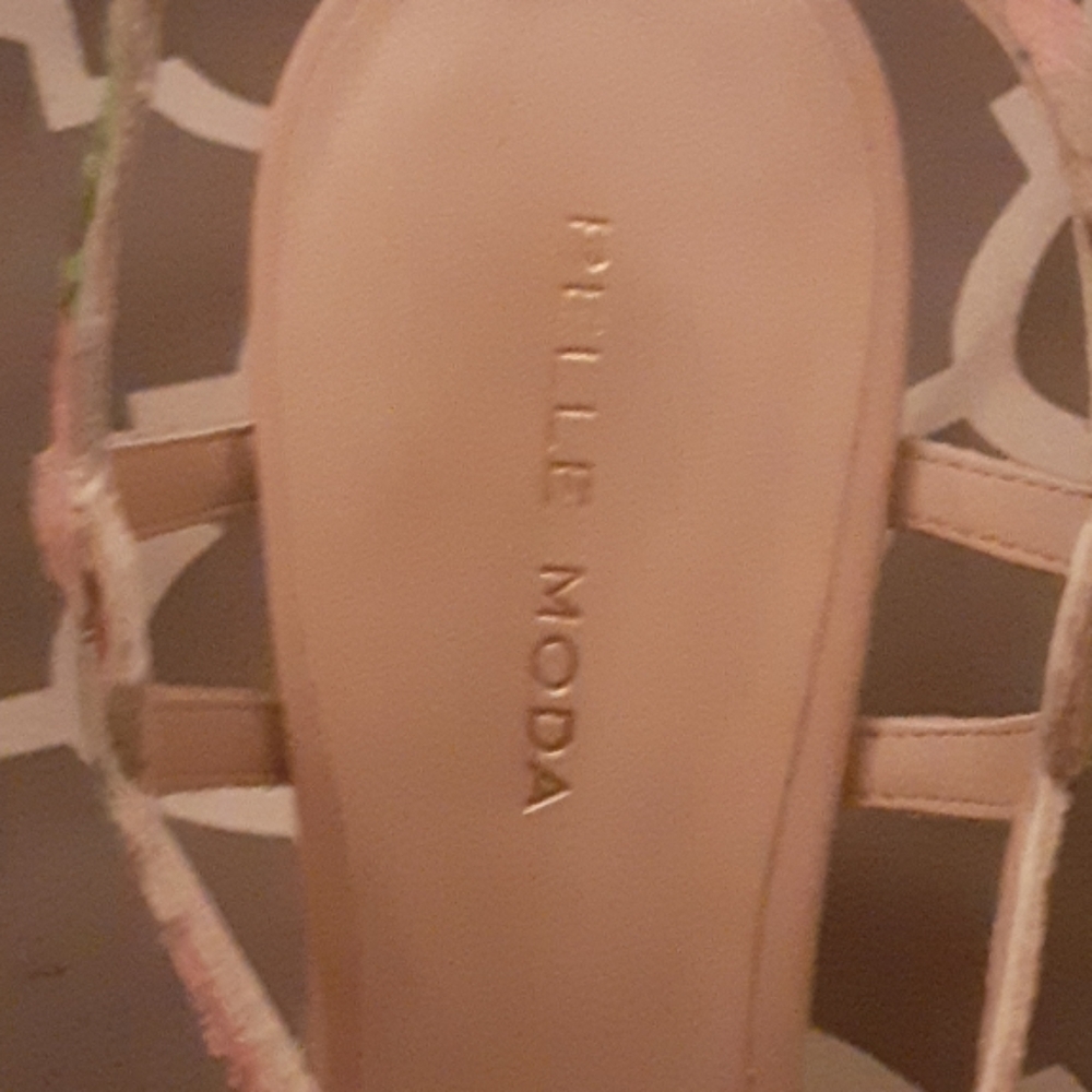 Shoes - Picture 3 of 4